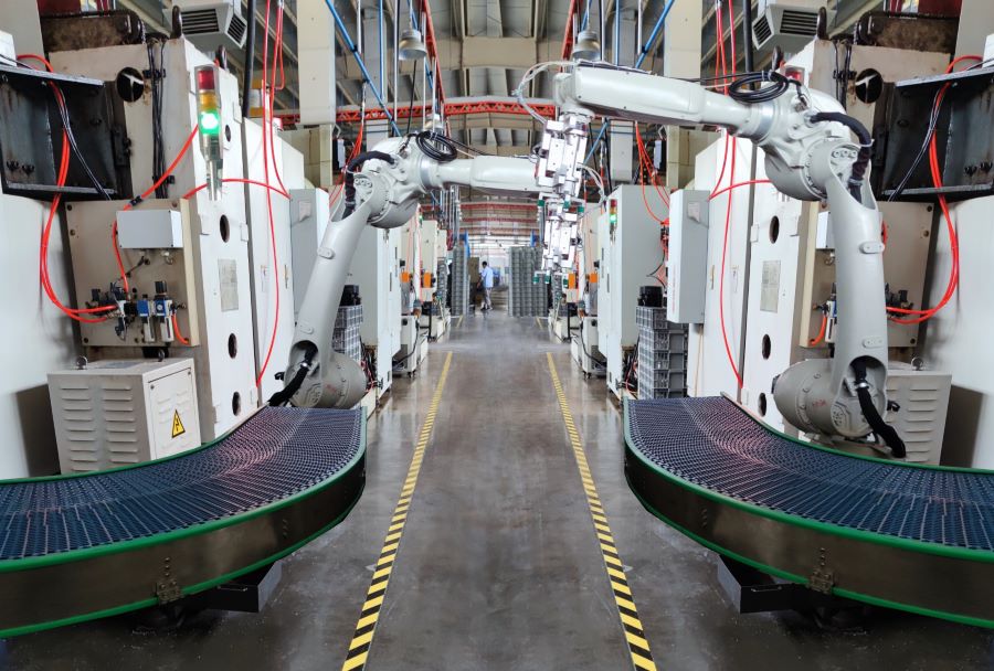 自動化の進む工場のイメージ